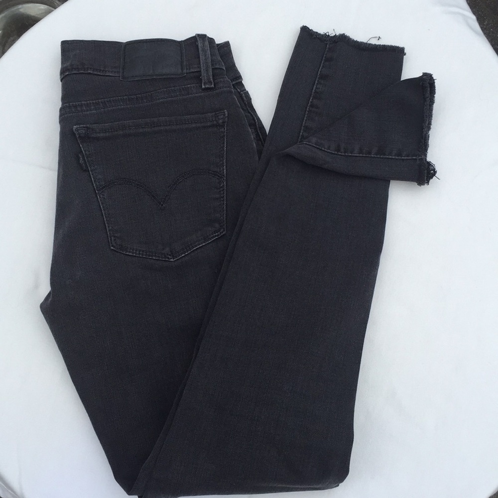 Levi's skinny black jeans ripped knees raw hem - Picture 4 of 7